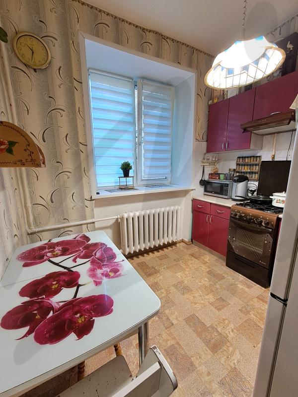 Продажа 3-комнатной квартиры, Солнечногорск, Военный городок ул,  17