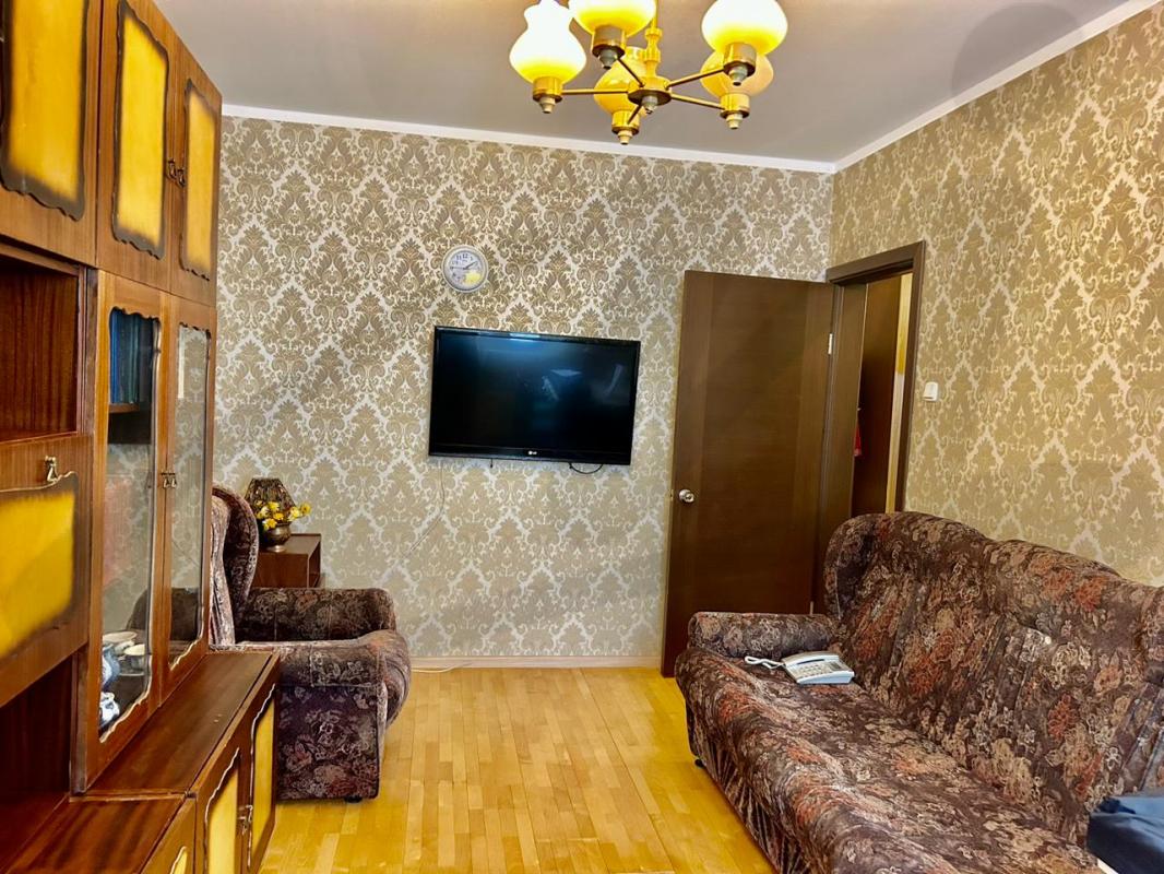 Продажа 3-комнатной квартиры, Москва, Черноморский б-р,  104