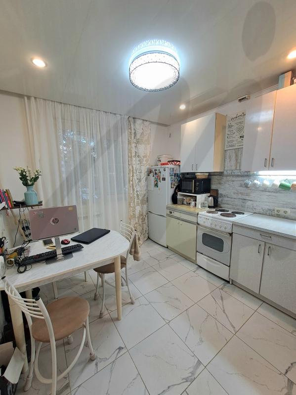 Продажа 2-комнатной квартиры, Солнечногорск, Военный городок ул,  11